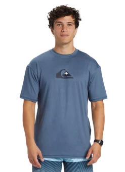 Quiksilver Men's Solid Streak Short Sleeve UPF 50 Rash Guard 30 Quiksilver Men's Solid Streak Short Sleeve UPF 50 Rash Guard -Swimming Equipment Shop 8642110619816 beringsea 1a