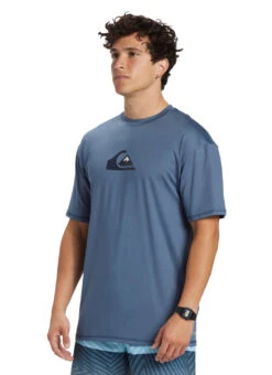 Quiksilver Men's Solid Streak Short Sleeve UPF 50 Rash Guard 31 Quiksilver Men's Solid Streak Short Sleeve UPF 50 Rash Guard -Swimming Equipment Shop 8642110619816 beringsea 2a