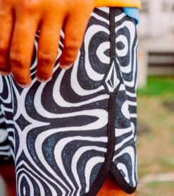 Volcom Men's 19" Lido Print Scallop Mod Board Shorts 24 Volcom Men's 19" Lido Print Scallop Mod Board Shorts -Swimming Equipment Shop 8648511455400 white 10a