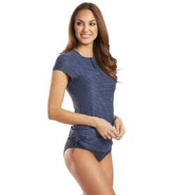 Carve Designs Dawson Front Zip Short Sleeve Rashguard 41 Carve Designs Dawson Front Zip Short Sleeve Rashguard -Swimming Equipment Shop 8662667002024 navybayside 2a