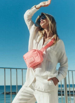 ALOHA Monochrome Hip Pack -Swimming Equipment Shop 8748933152936 tropical 3a